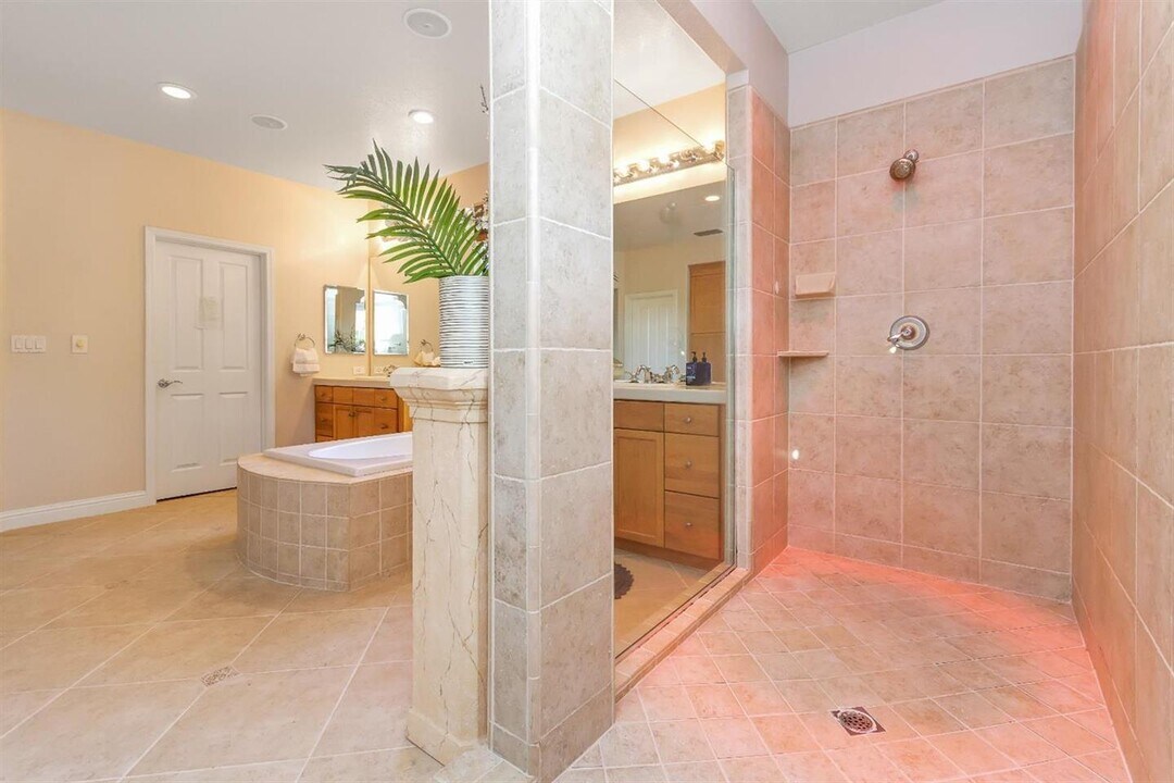 5063 Winterfield Dr in El Dorado Hills, CA - Building Photo