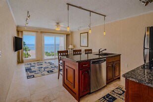 2506 N Rocky Point Dr in Tampa, FL - Building Photo