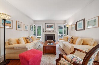 24 Jennings Ave in Southampton, NY - Building Photo - Building Photo