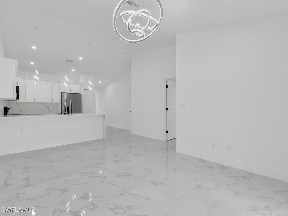 4738-4740 Douglas Ln in Lehigh Acres, FL - Foto de edificio