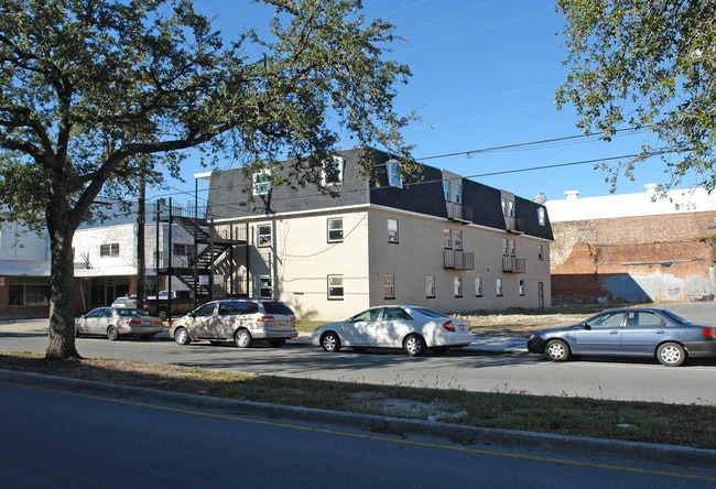 1417 Annunciation St in New Orleans, LA - Foto de edificio - Building Photo