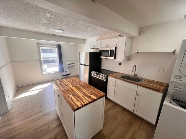 property at 520 S Curry St