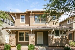 992 S Hawk Ln in Gilbert, AZ - Building Photo