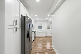 2206 Cambridge St in Baltimore, MD - Foto de edificio - Building Photo