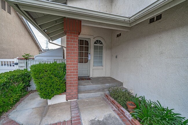 28552 Avocado Pl in Santa Clarita, CA - Building Photo - Building Photo