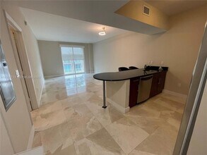 7290 SW 90th St, Unit 307 in Miami, FL - Building Photo - Building Photo