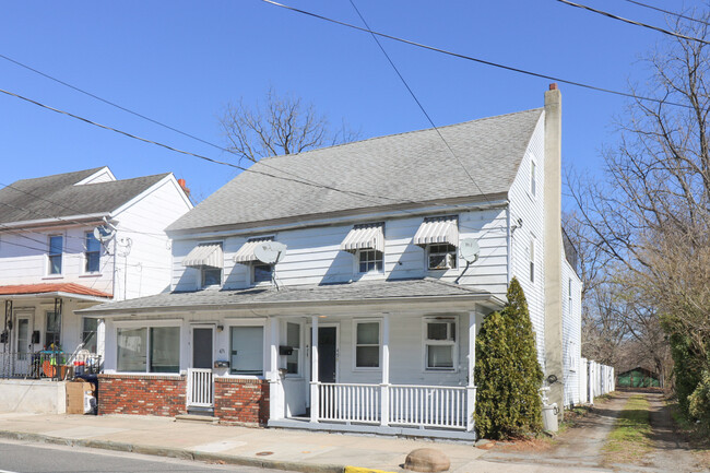 49 Pine St in Mount Holly, NJ - Building Photo - Interior Photo