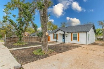 2208 Gurley Ave in Waco, TX - Building Photo - Building Photo