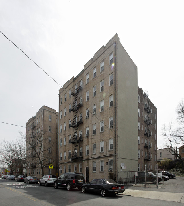 730 E 236th St in Bronx, NY - Building Photo