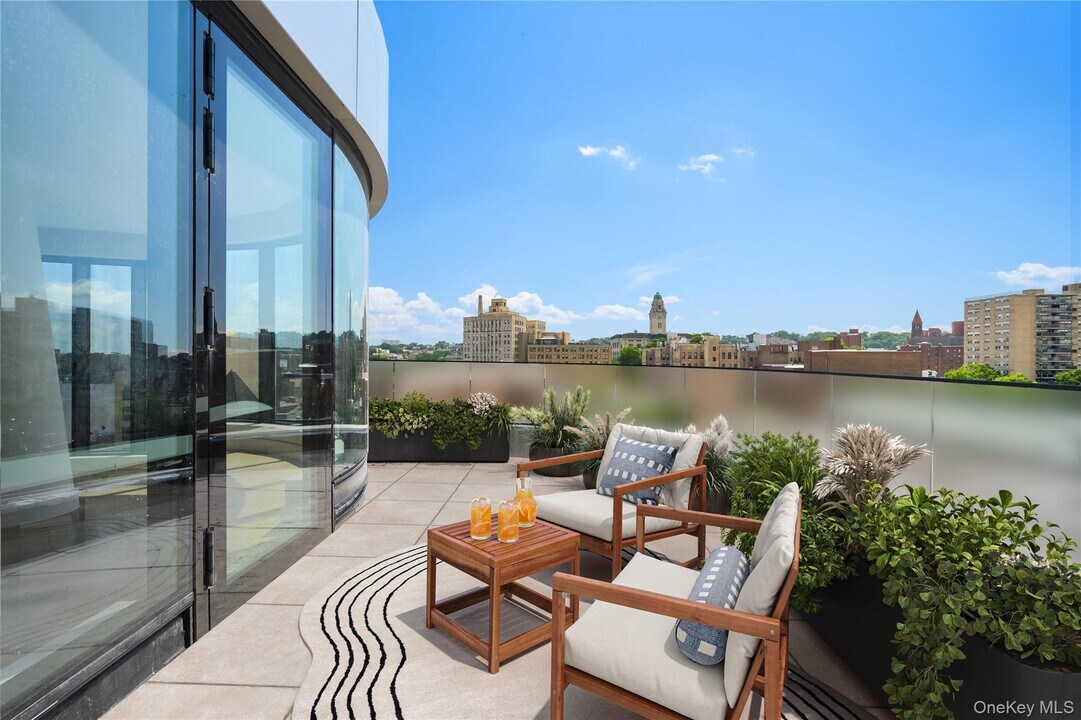 44 Hudson St in Yonkers, NY - Building Photo