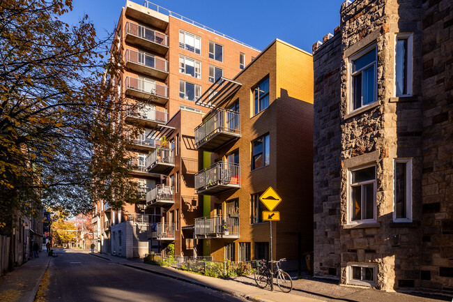 Le Sac À Dos Studios in Montréal, QC - Building Photo - Primary Photo