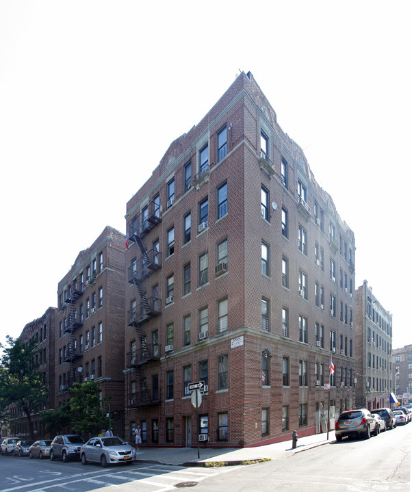 2350 Creston Ave in Bronx, NY - Foto de edificio