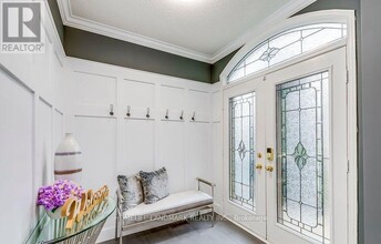 2093 Shorncliffe Blvd in Oakville, ON - Building Photo - Building Photo