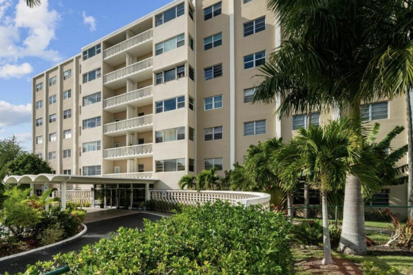 1900 Clifford St, Unit 503 in Ft. Myers, FL - Building Photo - Building Photo