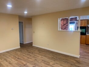 507 E Monroe St in Santa Maria, CA - Building Photo - Building Photo
