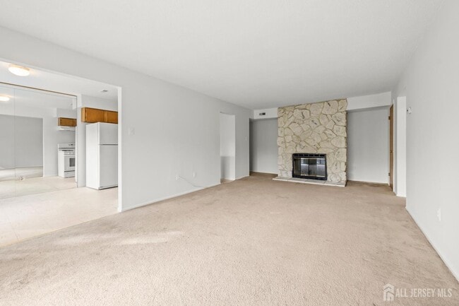 823 Edison Glen Terrace in Edison, NJ - Building Photo - Building Photo