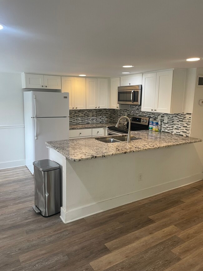 65 Vanderhorst St, Unit A in Charleston, SC - Foto de edificio - Building Photo