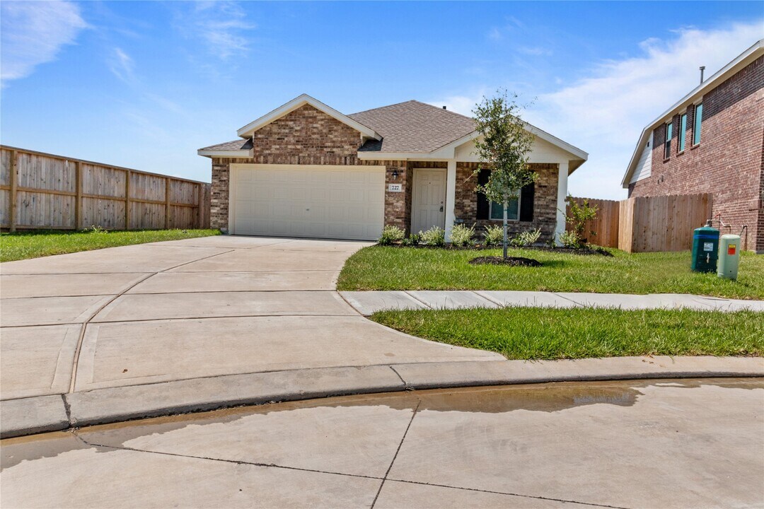 727 Delany Cv Ct in La Marque, TX - Building Photo
