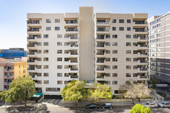 Richmore Gardens Twin Towers in Los Angeles, CA - Building Photo - Building Photo