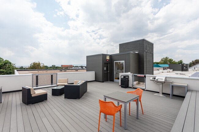 Eliot Flats in Denver, CO - Foto de edificio - Building Photo