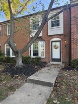 5637 Independence Cir in Alexandria, VA - Building Photo