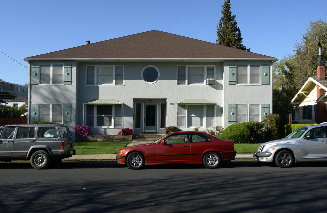 40 Clinton St in Redwood City, CA - Building Photo