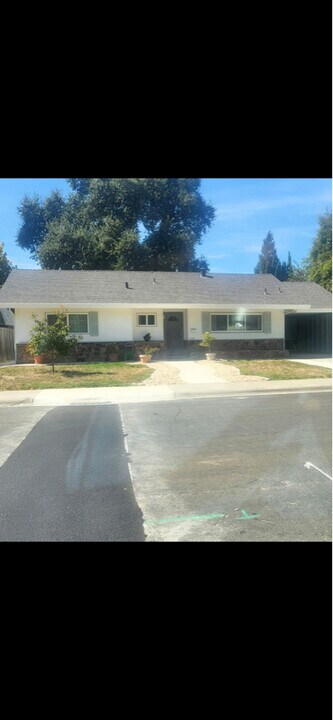 1112 4th St in Woodland, CA - Building Photo