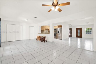 7435 SW 34th St in Miami, FL - Building Photo - Building Photo