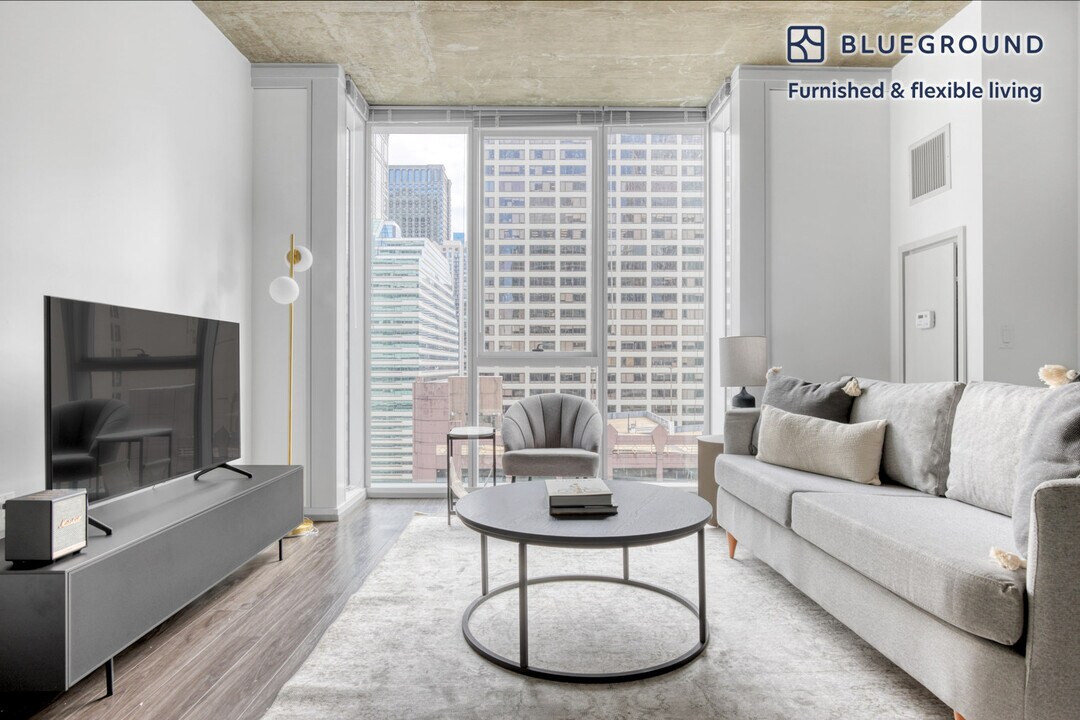 215 W Lake St-Unit -FL19-ID617 in Chicago, IL - Building Photo