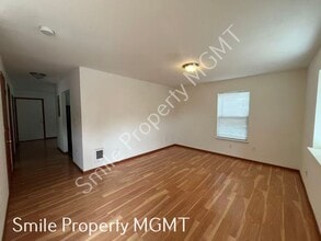 8421 SE Insley St in Portland, OR - Building Photo - Building Photo