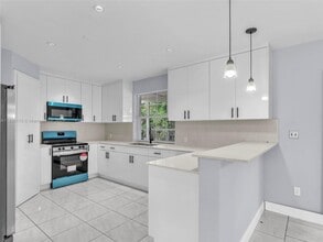 6525 SW 18th St in Miramar, FL - Building Photo - Building Photo