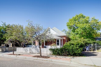 913 8th St NW in Albuquerque, NM - Building Photo - Building Photo