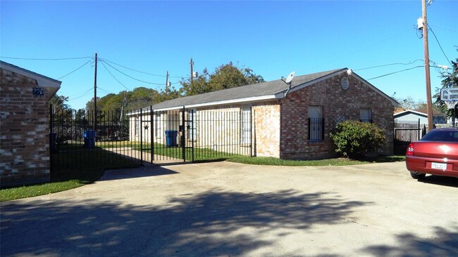 220 Westward Ave in La Marque, TX - Building Photo - Building Photo