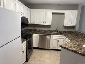 8 Rose Ln in Danbury, CT - Building Photo - Building Photo