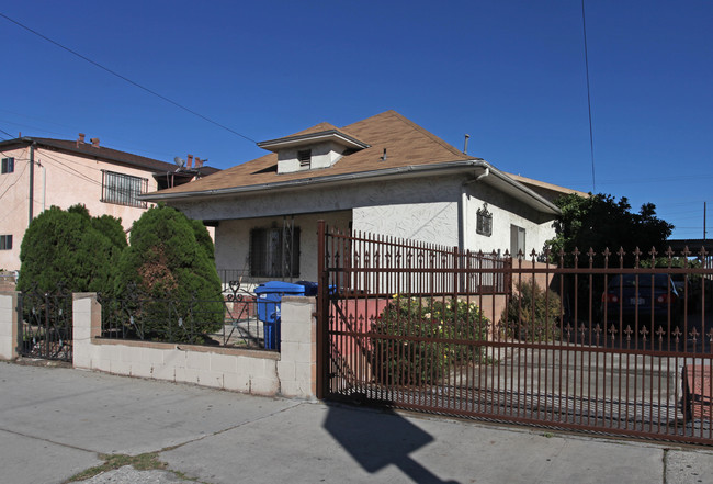 1934 Griffin Ave in Los Angeles, CA - Foto de edificio - Building Photo