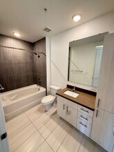2122 NE 170th St, Unit B7 in North Miami Beach, FL - Building Photo - Building Photo