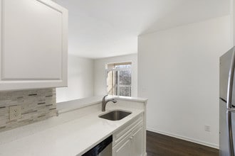 COLUMBIA COURT, LLC in Springfield, NJ - Building Photo - Building Photo