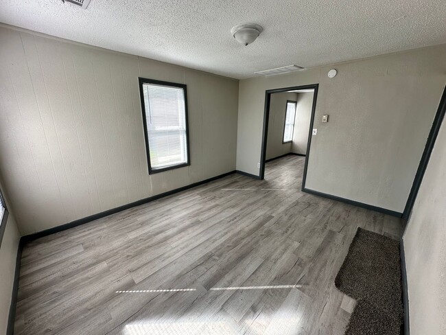 133 NE 2nd St in Moore, OK - Building Photo - Building Photo