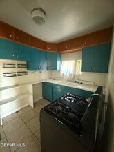 2211 N Campbell St in El Paso, TX - Building Photo - Building Photo