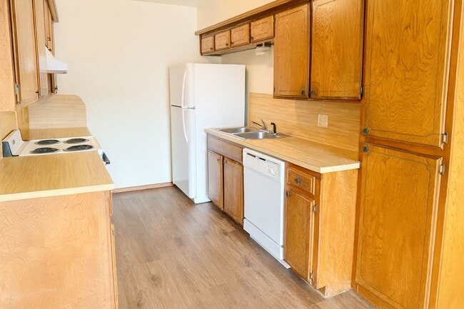 8109 NW Gray Warr Ave in Lawton, OK - Building Photo - Building Photo