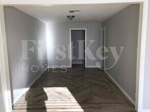 8511 N 31st Ave in Phoenix, AZ - Foto de edificio - Building Photo