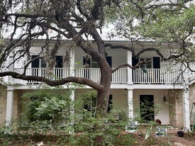 207 Country Ln, Unit Laundry unit in San Antonio, TX - Building Photo