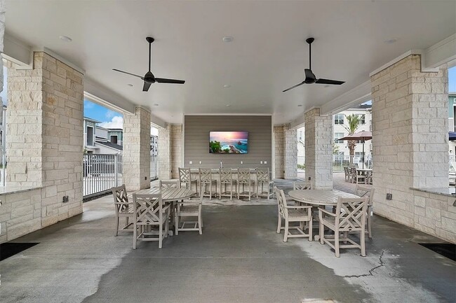 property at 3301 Gulf Fwy