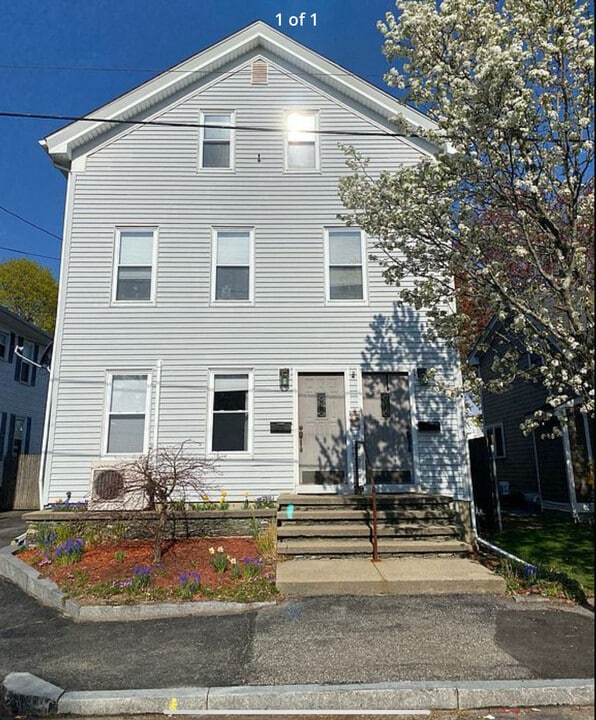 29 Cole St, Unit #2 in East Providence, RI - Foto de edificio