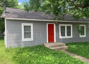 916 Avenue M in Huntsville, TX - Building Photo