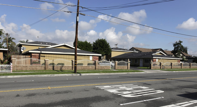 8181-8183 Whitaker St in Buena Park, CA - Building Photo - Building Photo