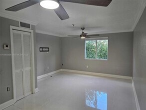 8027 NW 8th St in Miami, FL - Building Photo - Building Photo