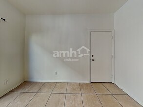 7136 S 7th Ln in Phoenix, AZ - Building Photo - Building Photo