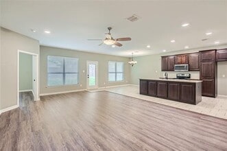 204 W Patton Ave in Alvarado, TX - Building Photo - Building Photo