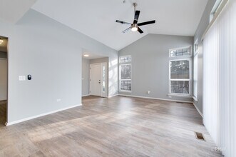 460 Mayflower Ln in Bartlett, IL - Building Photo - Building Photo